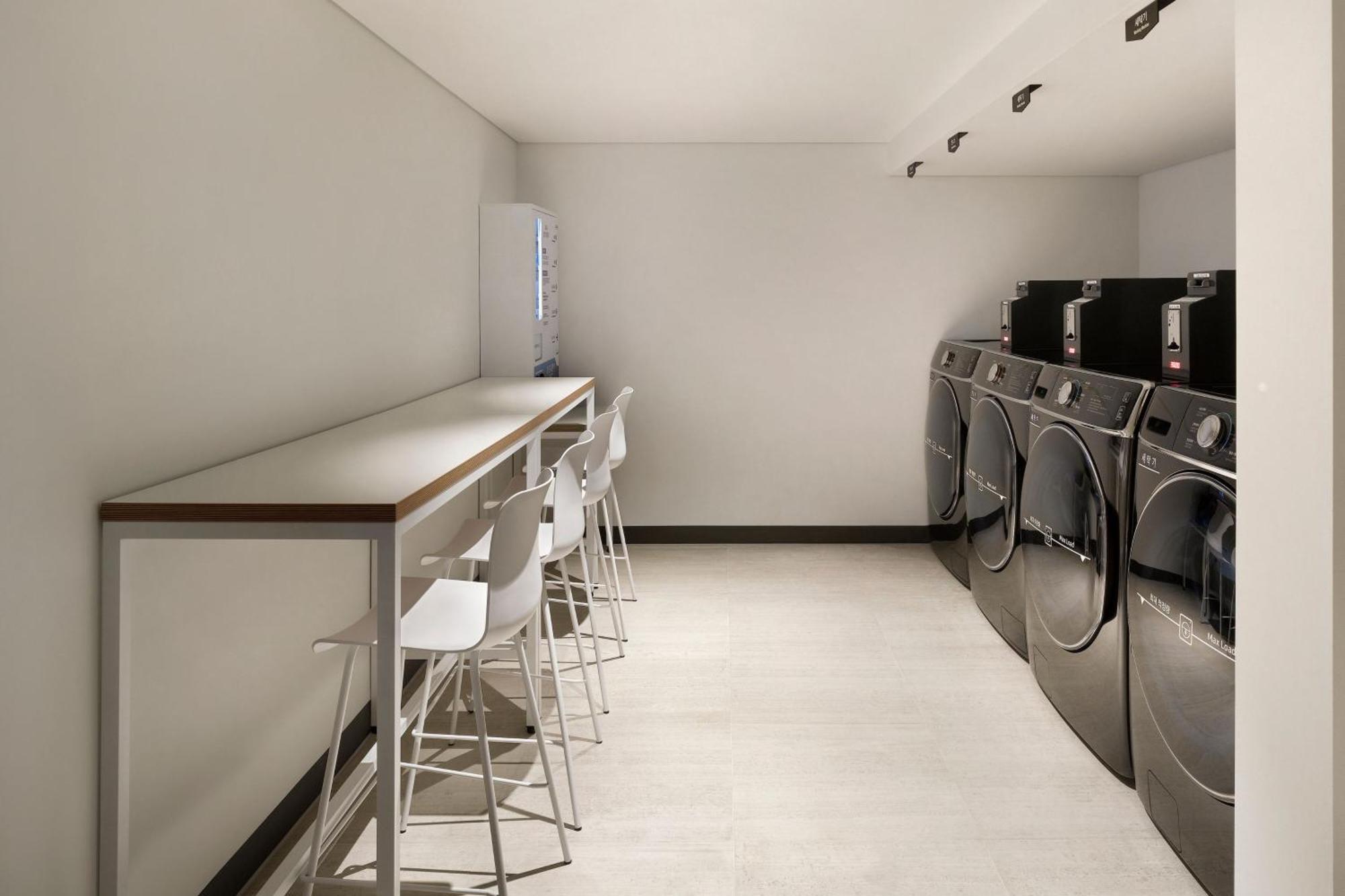 Four Points By Sheraton Сувон Екстериор снимка