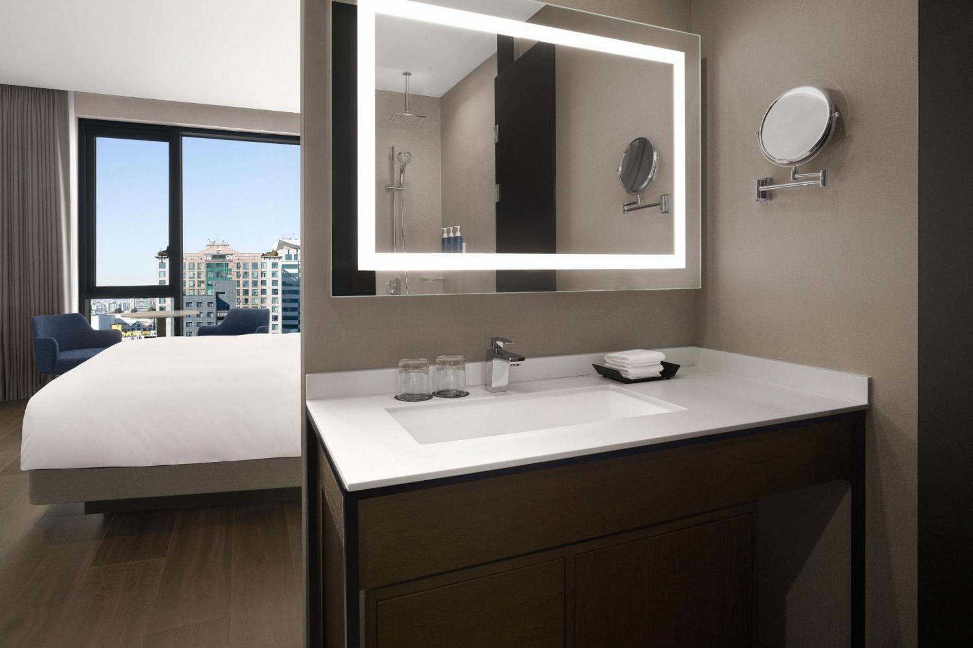 Four Points By Sheraton Сувон Екстериор снимка