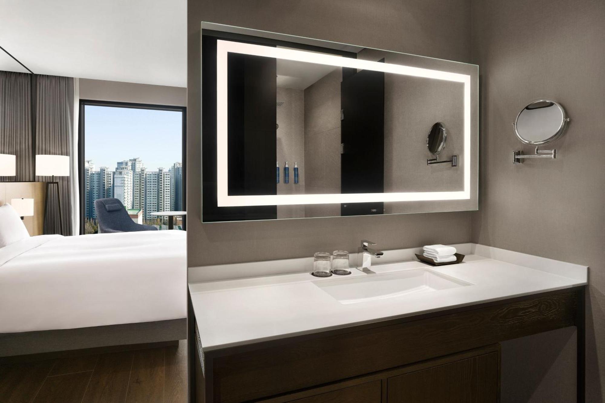 Four Points By Sheraton Сувон Екстериор снимка